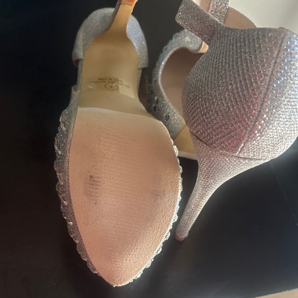 Elegant Silver Women's Shoes - Picture 6 of 9